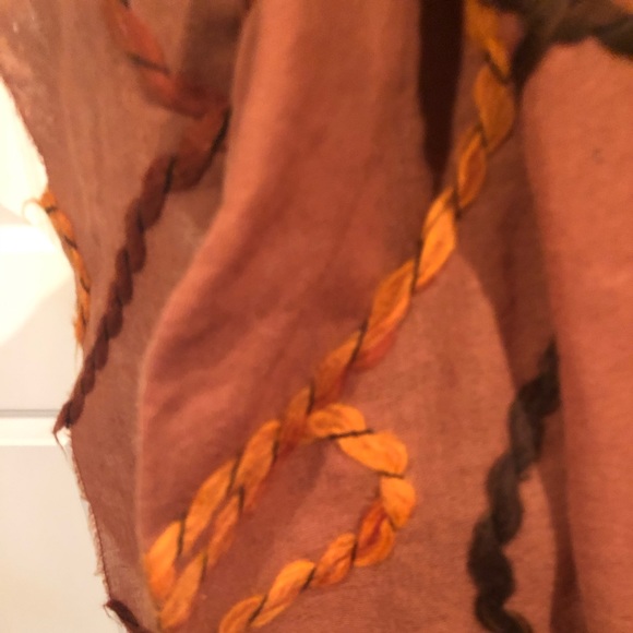 RENEE’S New York scarf great fall color - Picture 2 of 2